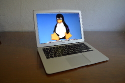 Computadora Macbook Air con Linux